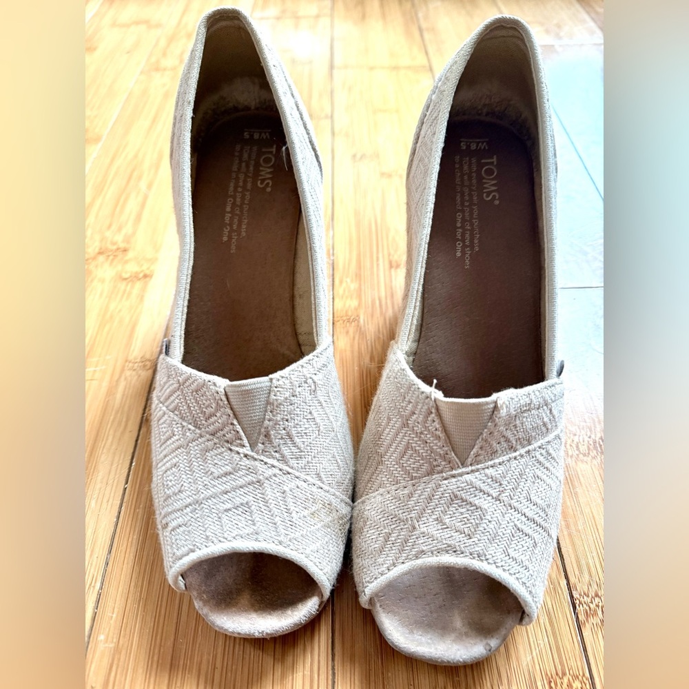 TOMS Women's Beige Peep-Toe Heels